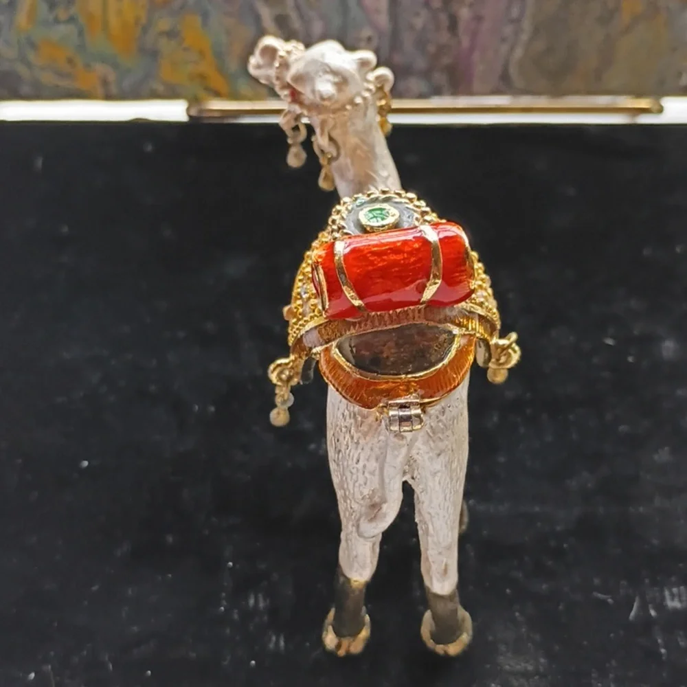 Elegant Camel Trinket Box with Gold Tones and Red Accents (Qifu)